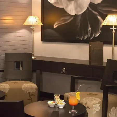 Отель Mercure Annemasse Porte De Geneve Гайард